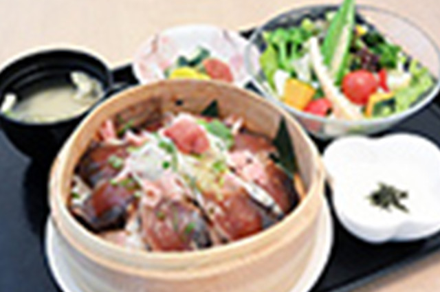 カツオの漬け丼～ヘルシーサラダ御膳～