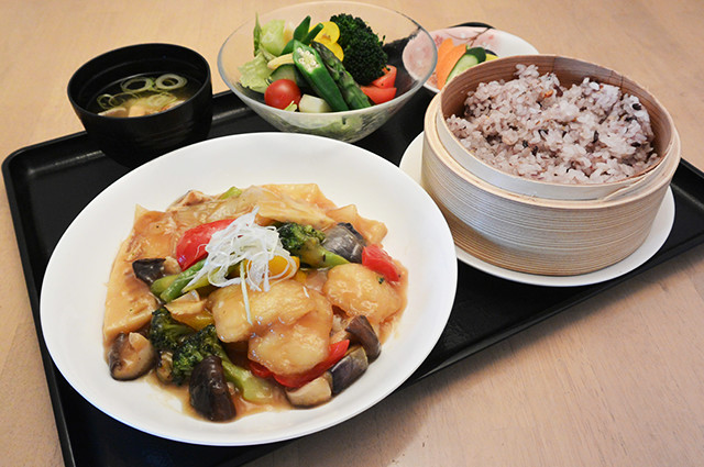 白身魚と夏野菜のあんかけの十穀米御膳